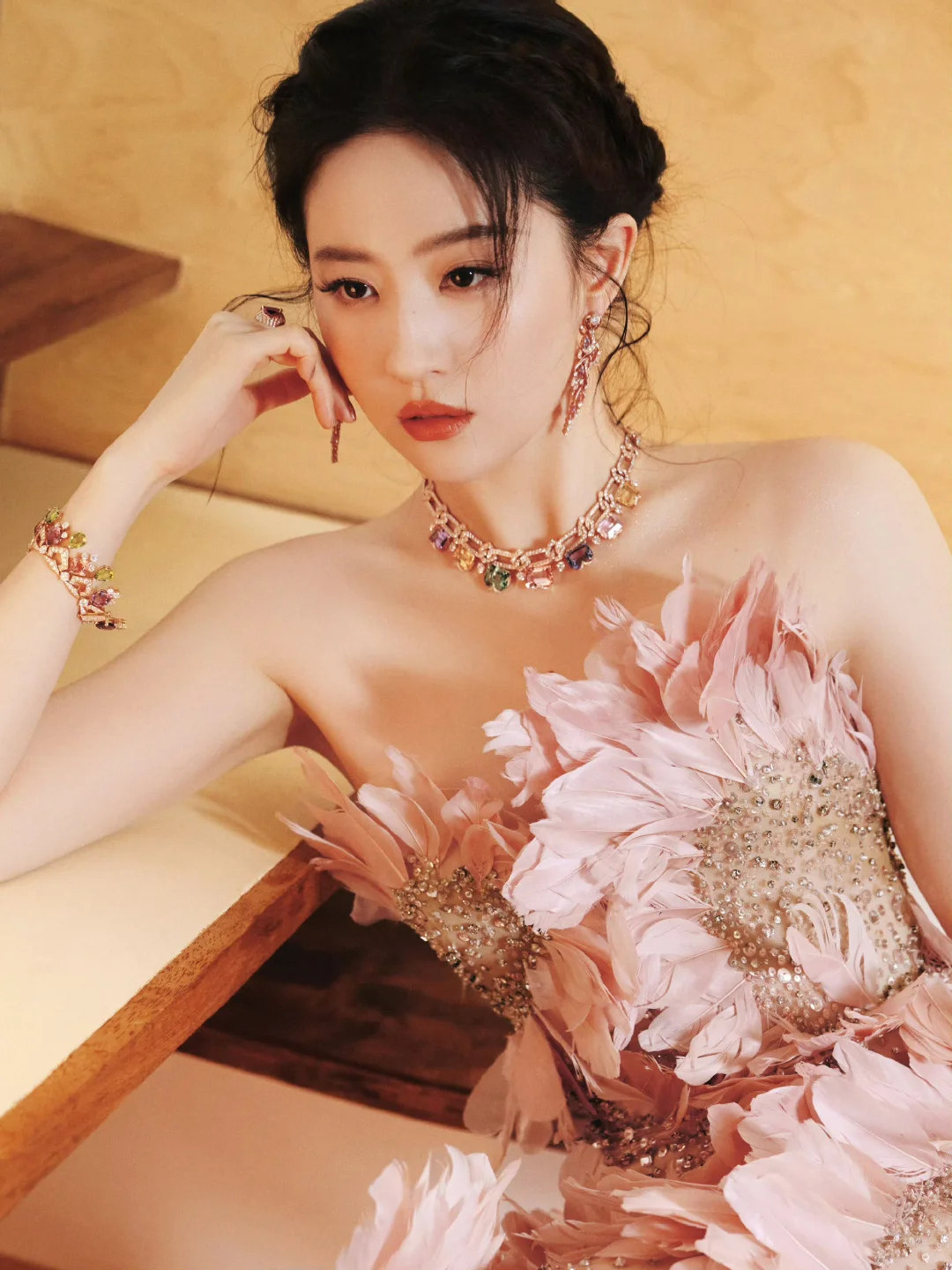 春日公主来啦!刘亦菲出席东方卫视品质盛典