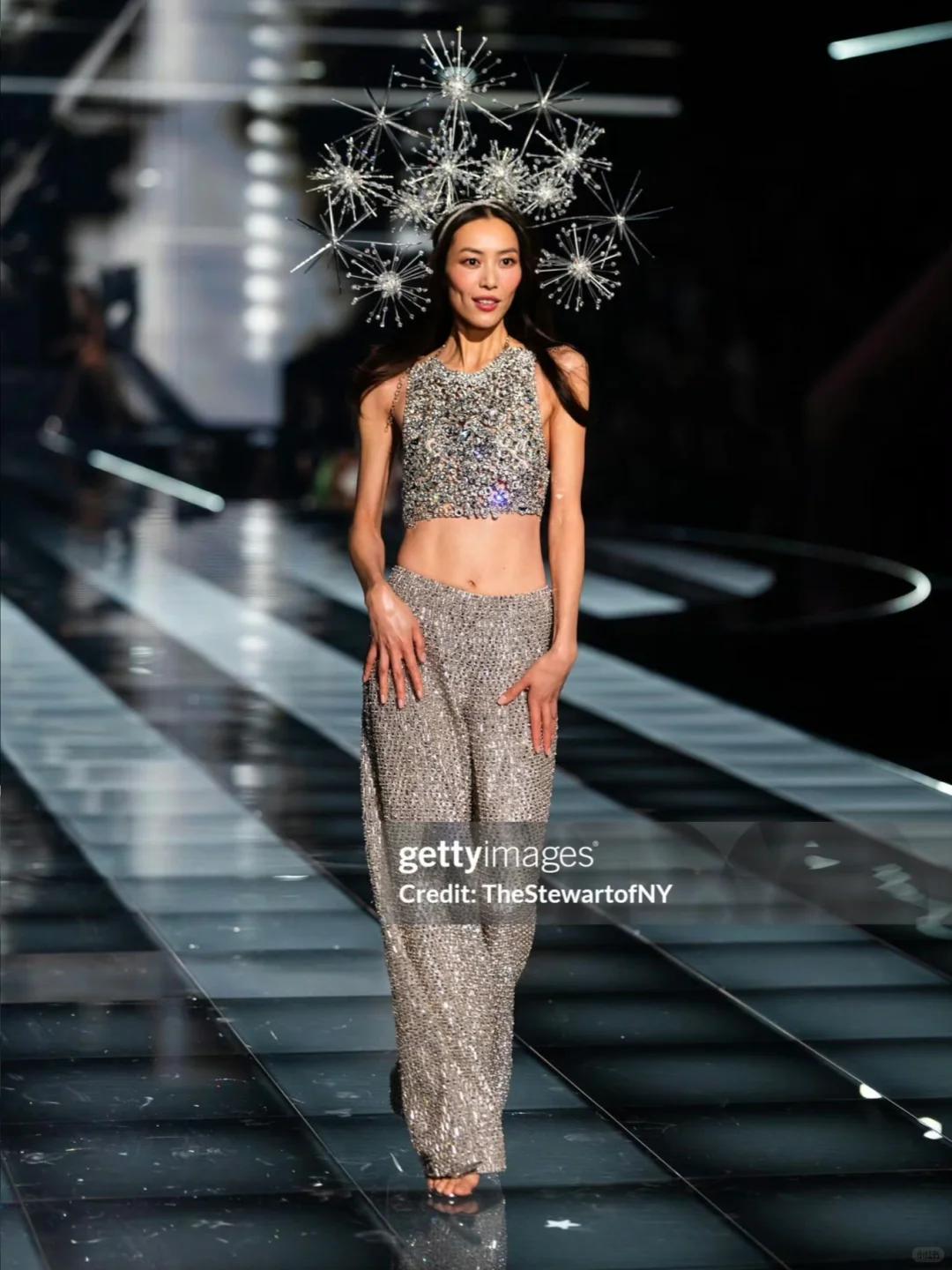 刘雯 超模的两套维密look 撑起30斤秀服