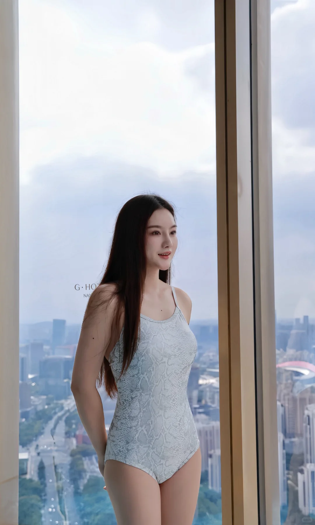 国庆胖3斤,还好在泳池遇见了女明星😻