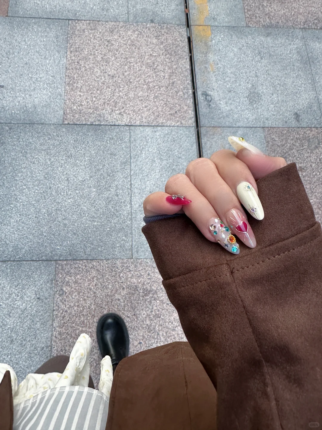 一种很新的秀美甲方式💅