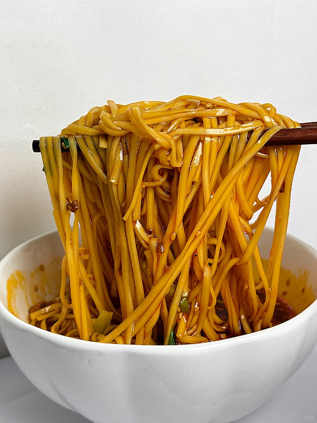 今天吃什么|在家做饭🍳葱香肉丝面(附做法)