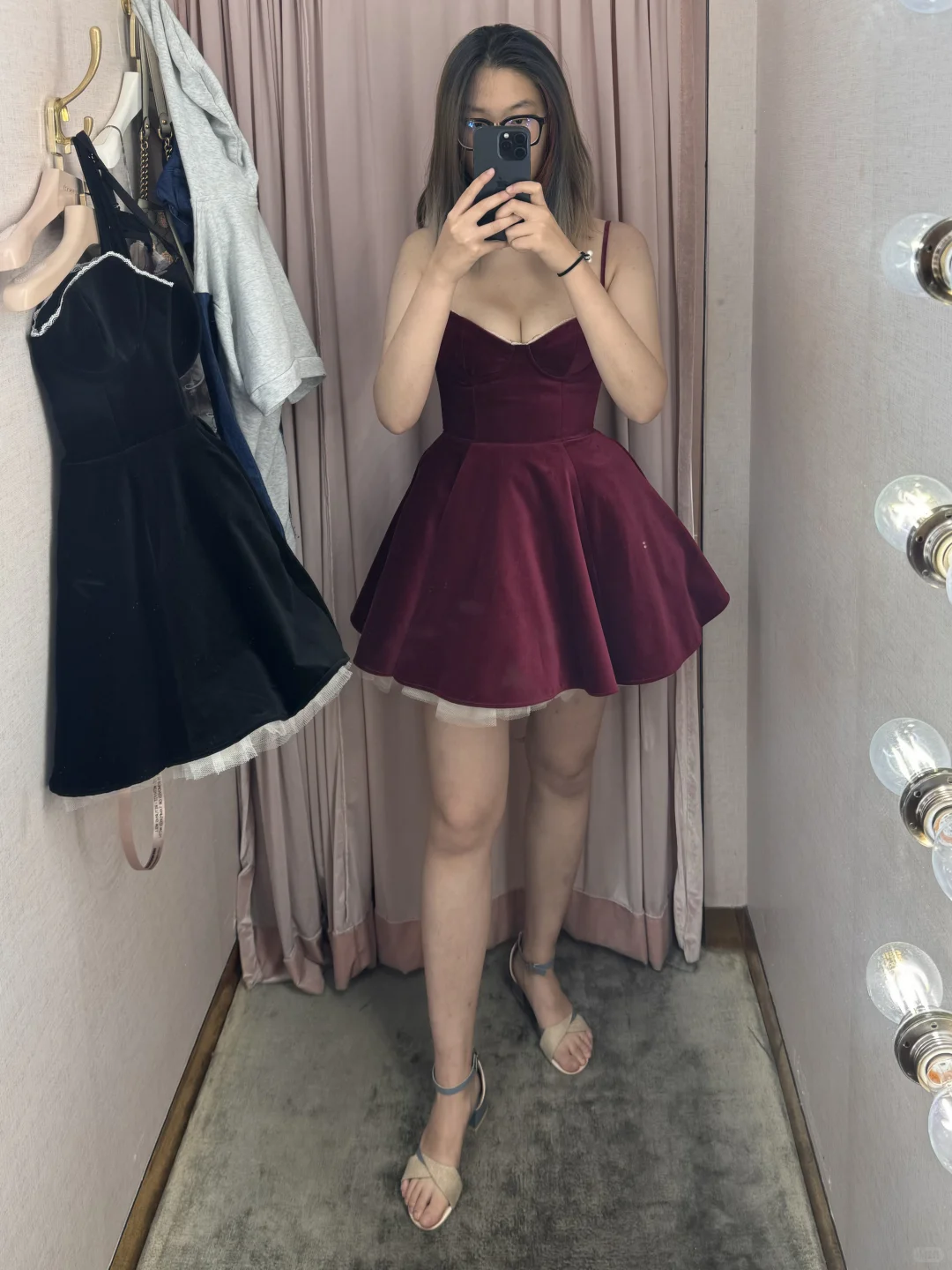 小黑裙♥️🖤