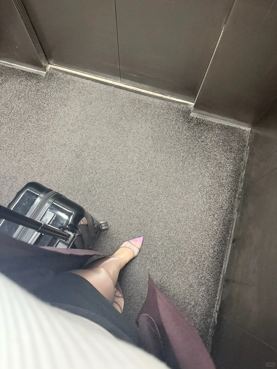 越来越喜欢简单色系的ol风了