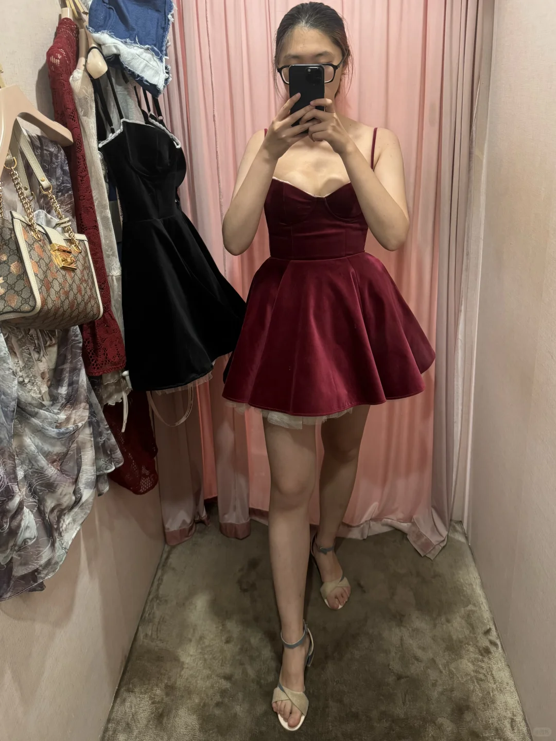 小黑裙♥️🖤