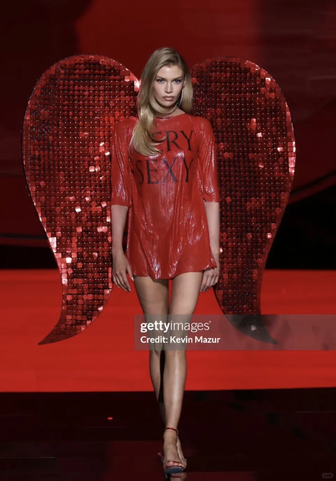 刘雯9登维密!这波太顶