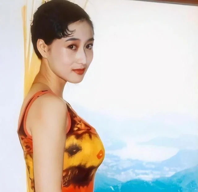 华语影视美人纪(83):身材傲人的利智