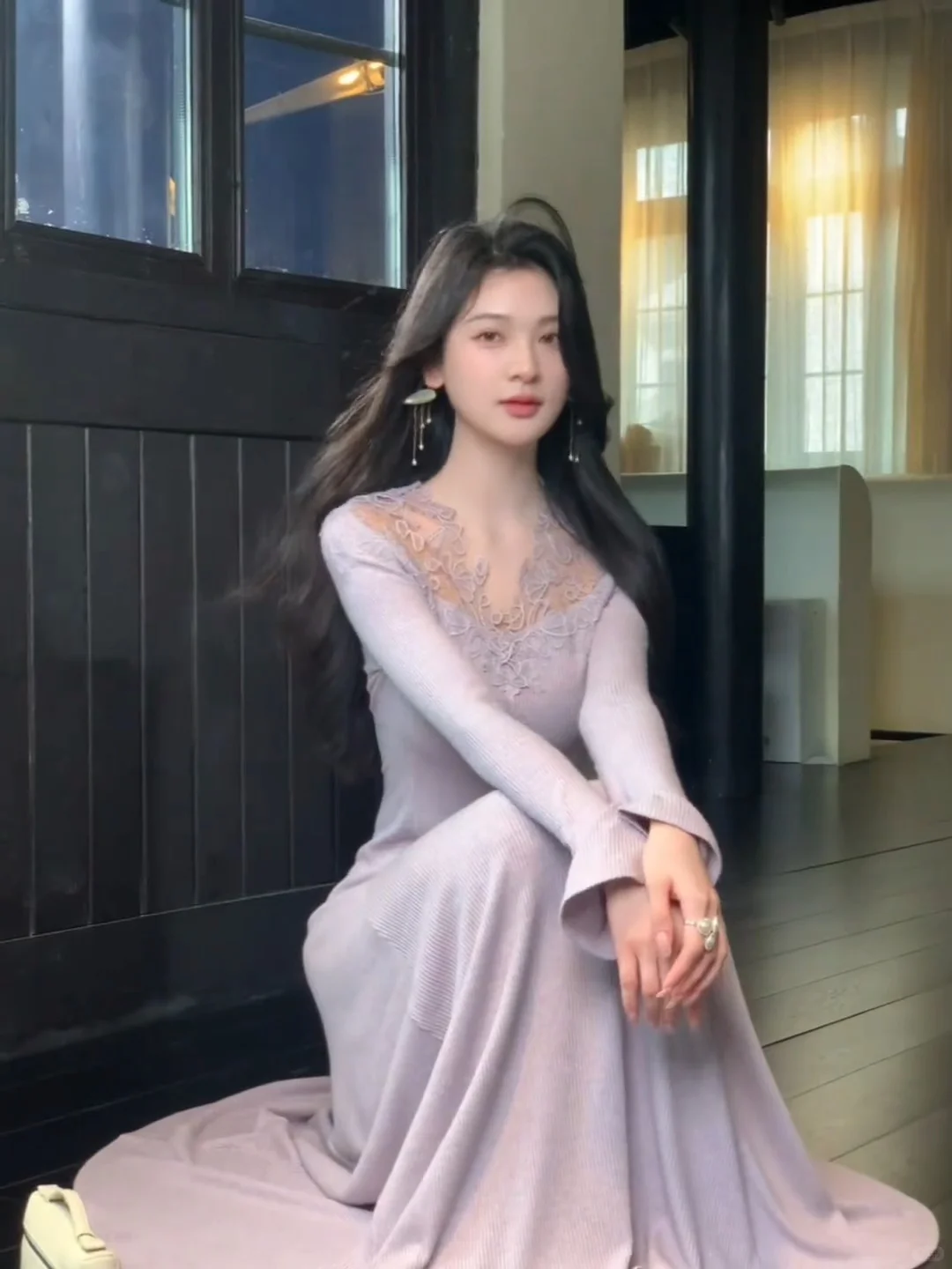 啊啊啊美到窒息！把这条裙子旱在我身上叭