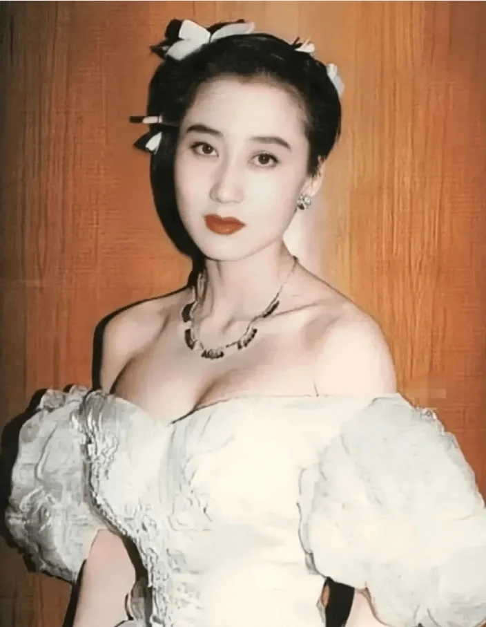华语影视美人纪(83):身材傲人的利智