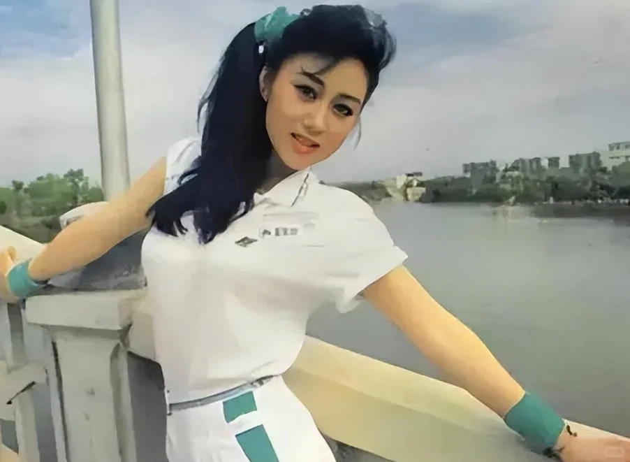 华语影视美人纪(83):身材傲人的利智