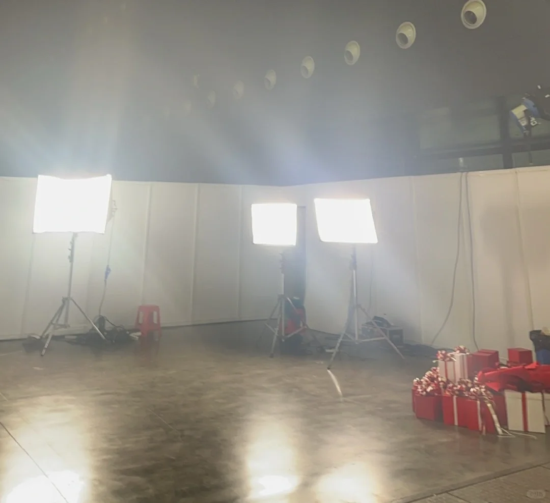 芒果新生主持｜京东618开心夜红毯直播见