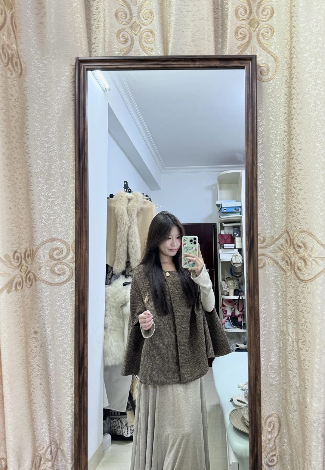姐妹们 左边还是右边 更有气质美女感！！！！！！