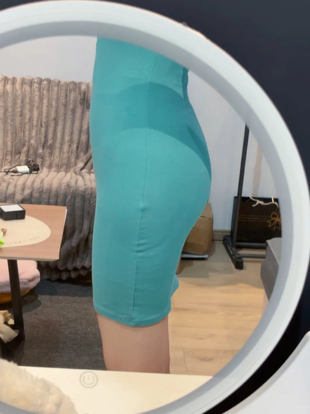 也没人告诉我塌屁股穿包臀裙这么ex啊