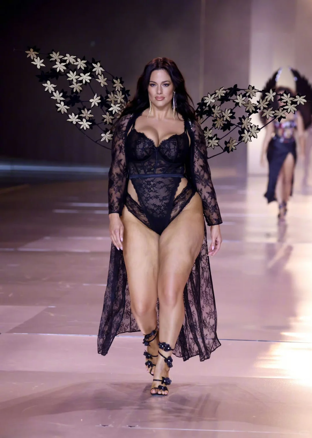 维密秀首批大码模特,但她们的脸还是小的!