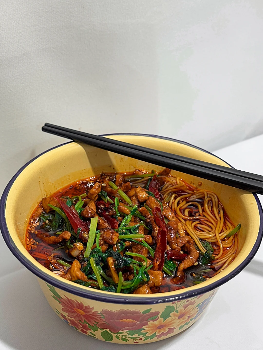 今天吃什么|在家做饭🍳香辣肉丝面(附做法)