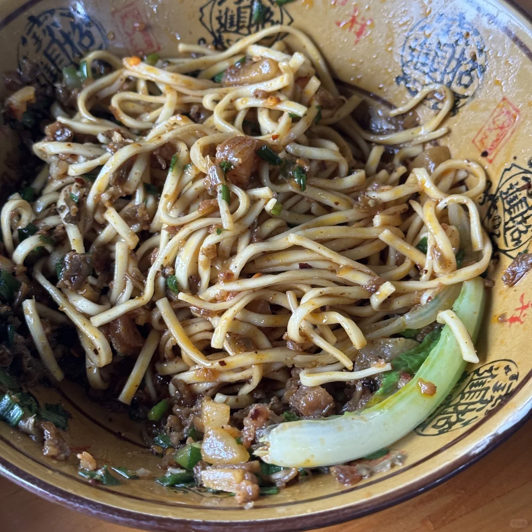 我还是觉得牛牛的比六六海带肉丝面好吃