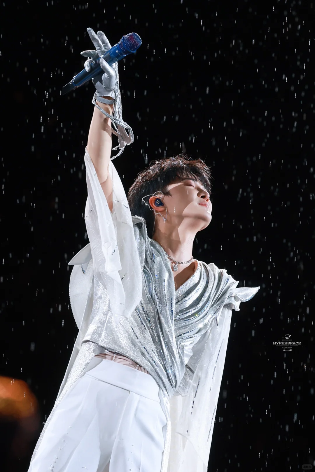 “我们都是来自于一次宇宙大爆炸”