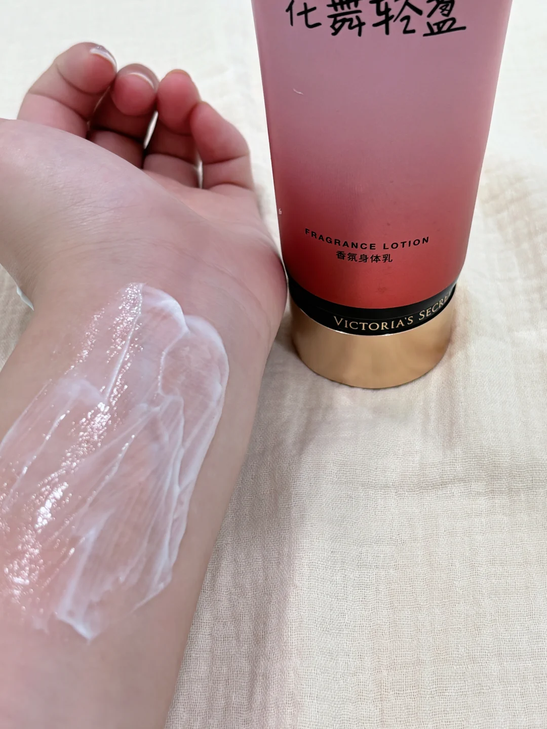 爽!维秘花舞轻盈 给浓人一点淡香震撼