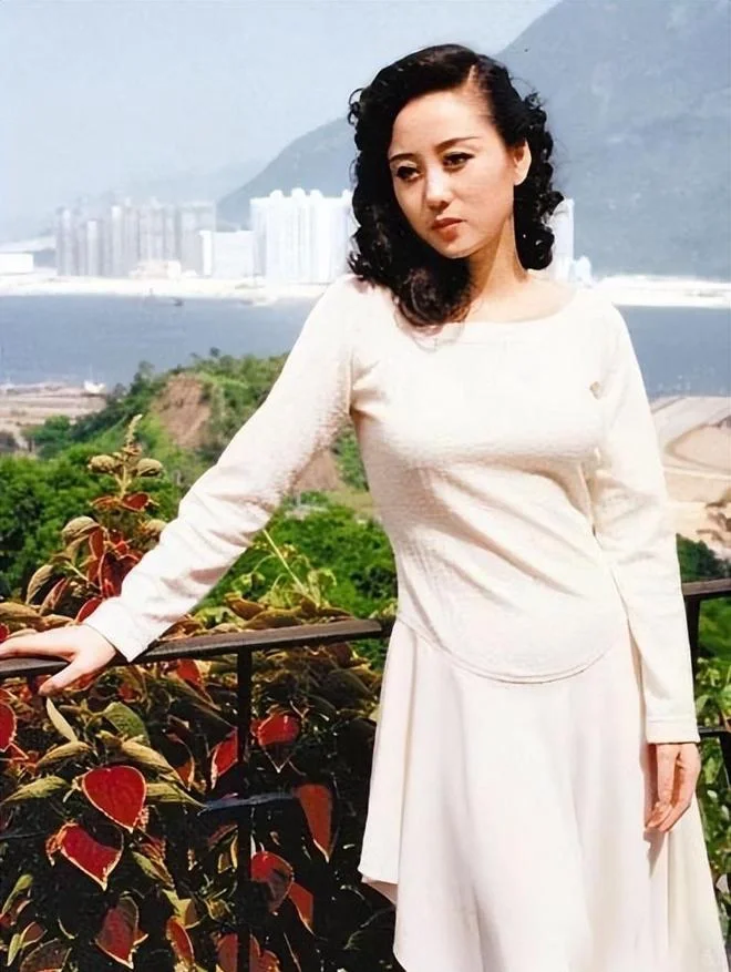 华语影视美人纪(83):身材傲人的利智