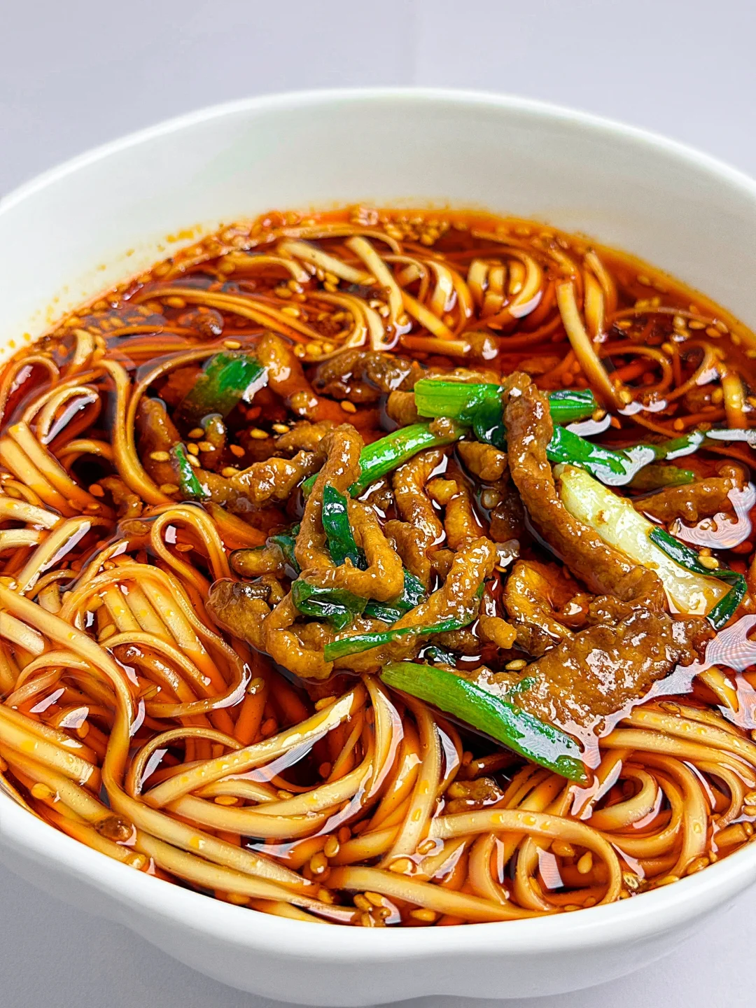 今天吃什么|在家做饭🍳葱香肉丝面(附做法)