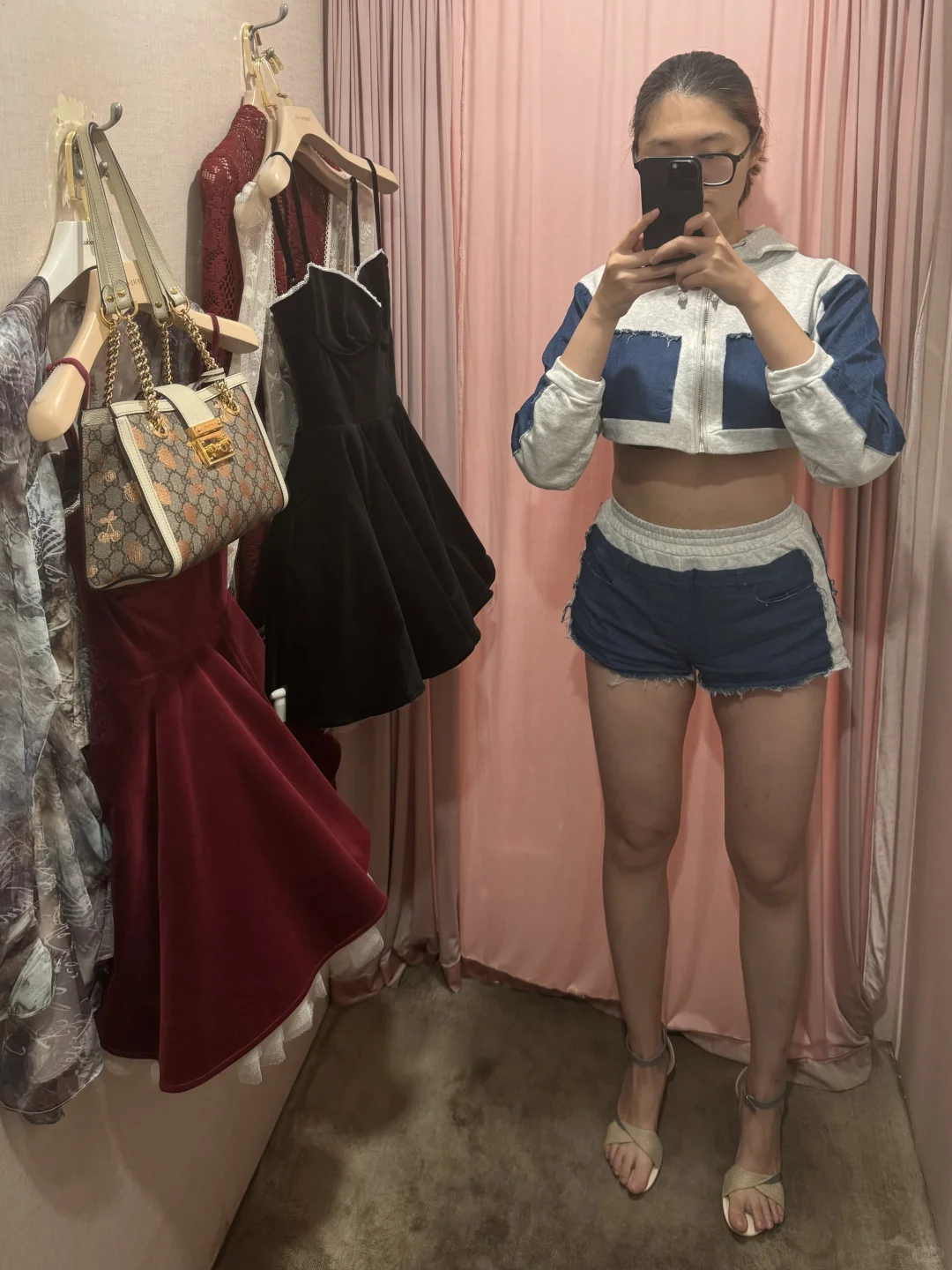 小黑裙♥️🖤