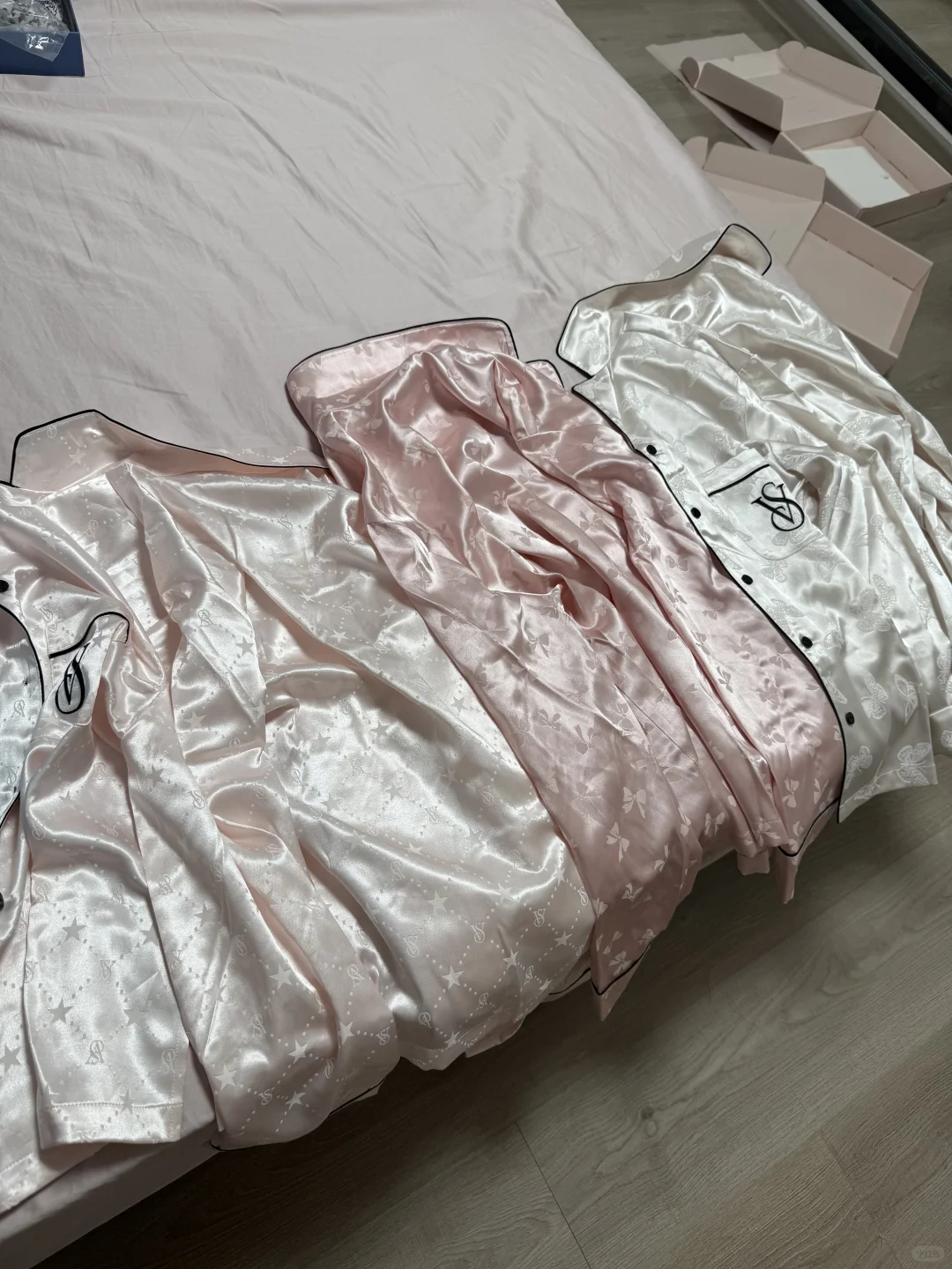 维秘月光绸睡衣对比测评