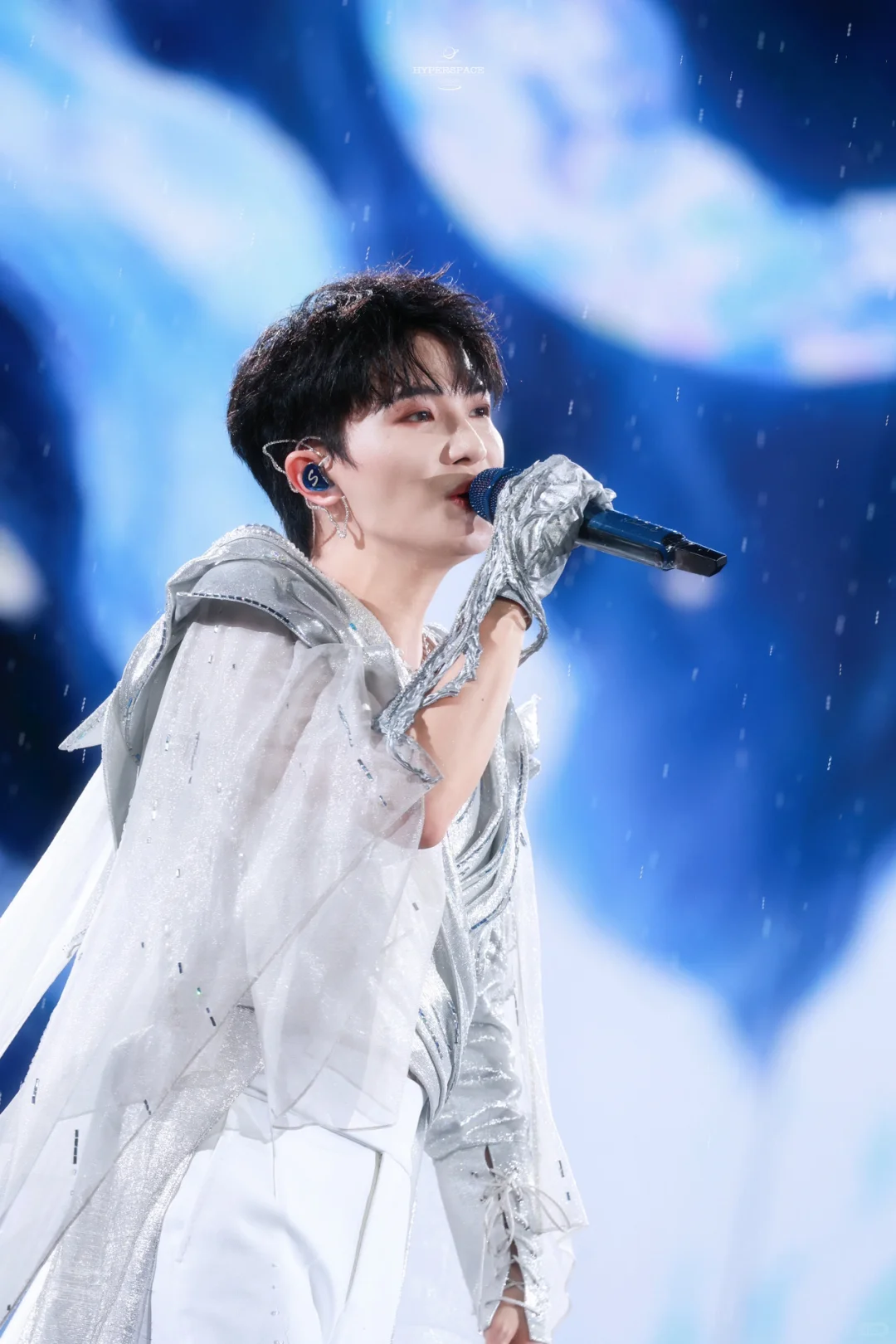 “我们都是来自于一次宇宙大爆炸”