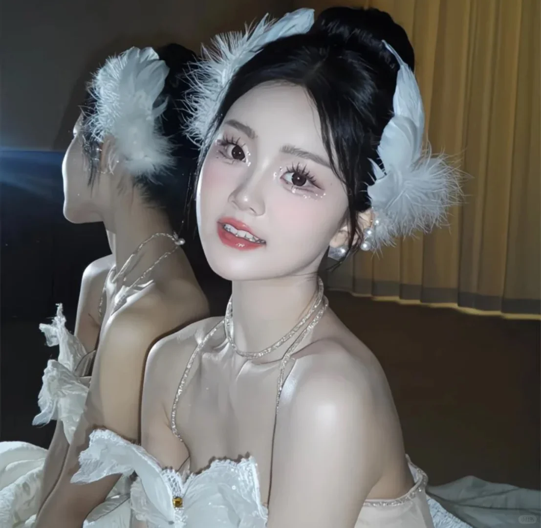 万圣节白天鹅妆容