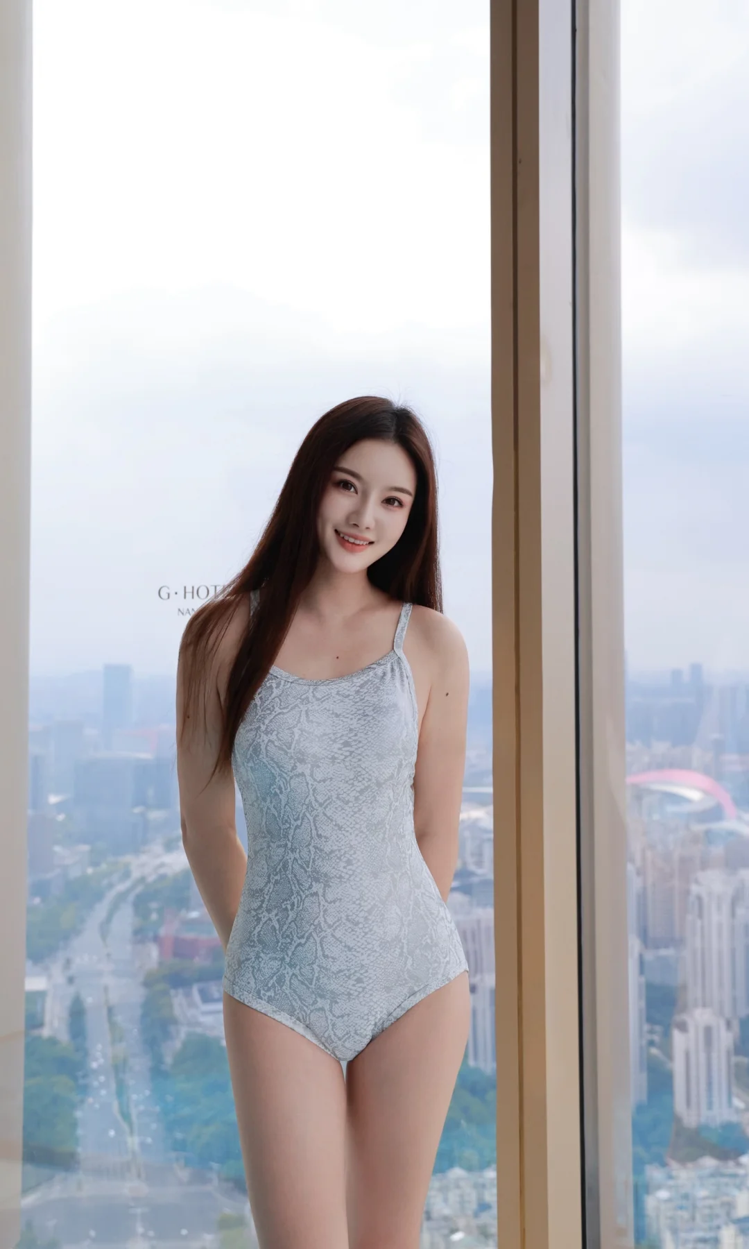 国庆胖3斤,还好在泳池遇见了女明星😻