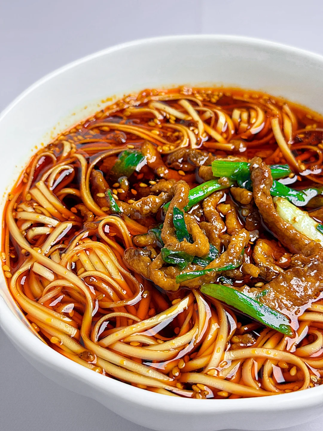 今天吃什么|在家做饭🍳葱香肉丝面(附做法)