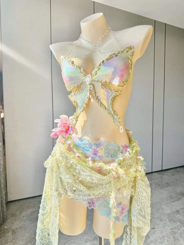 美人鱼去开演唱会穿哪套好呢?