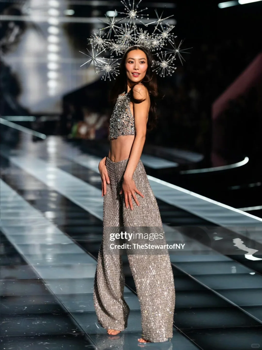 刘雯 超模的两套维密look 撑起30斤秀服