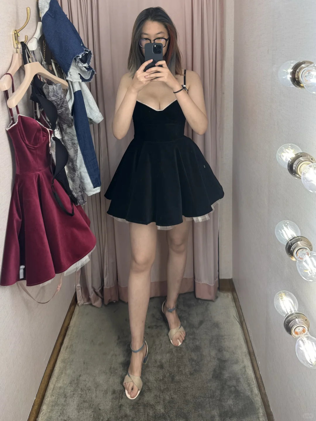 小黑裙♥️🖤