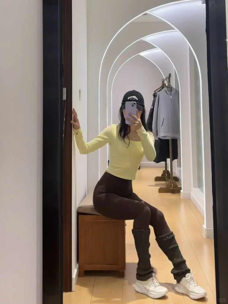 每个健身瑜伽的女生应该有无数套瑜伽服吧