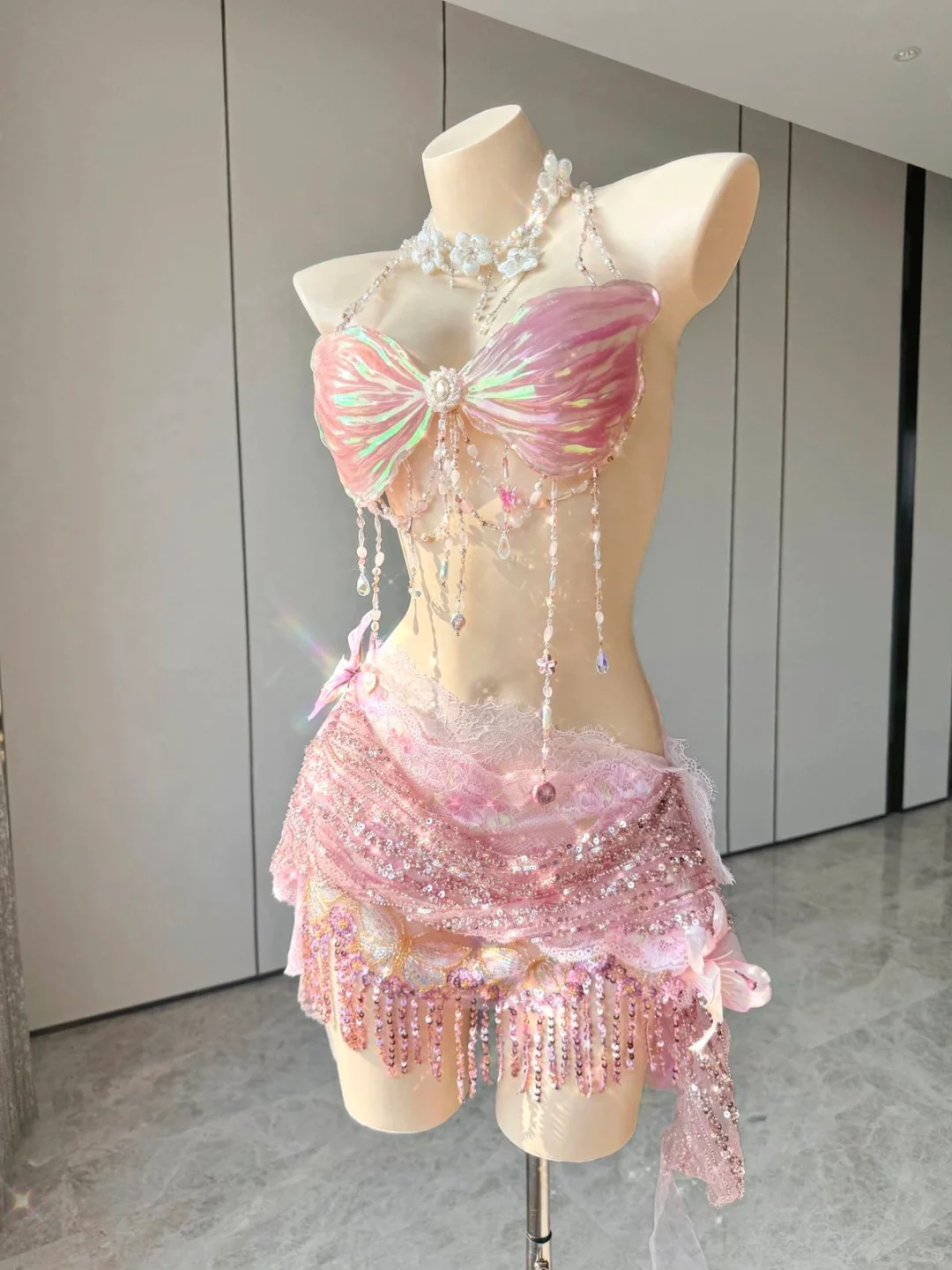 美人鱼去开演唱会穿哪套好呢?