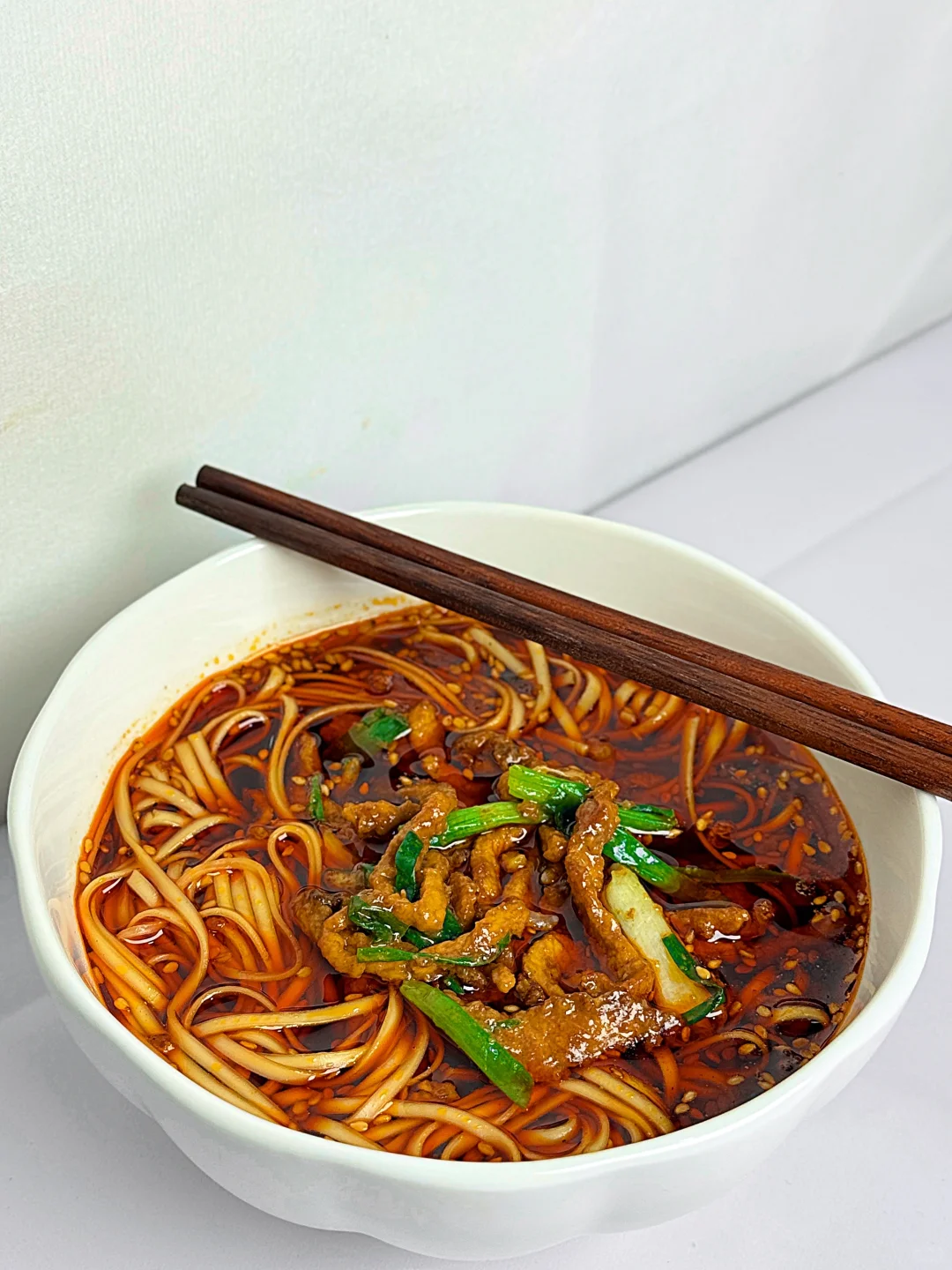 今天吃什么|在家做饭🍳葱香肉丝面(附做法)