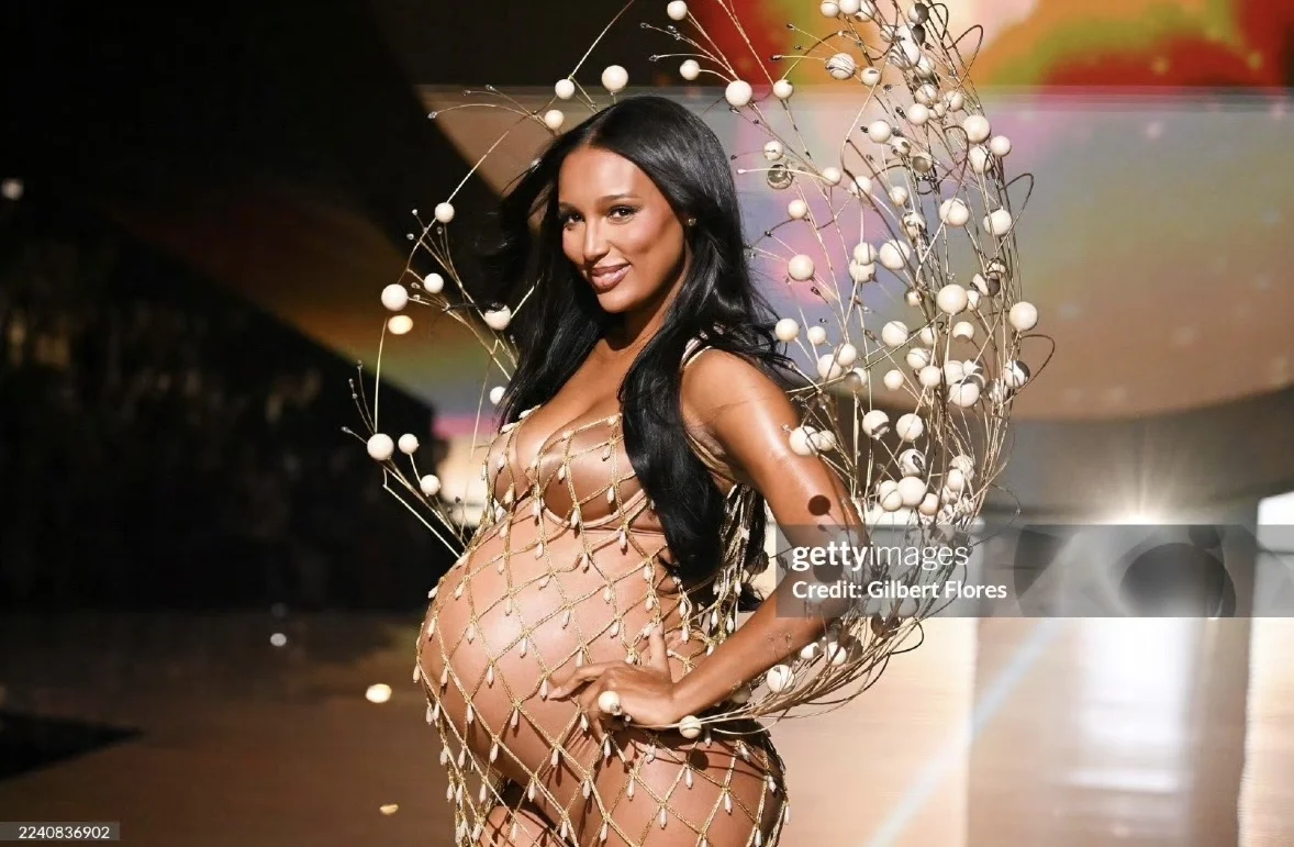 刘雯9登维密!这波太顶