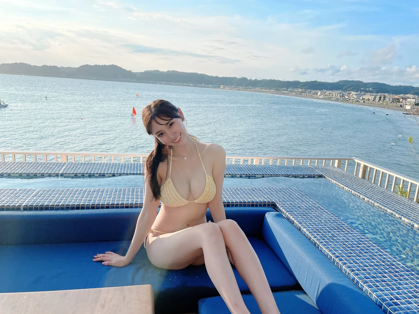 都说无边泳池和海更配