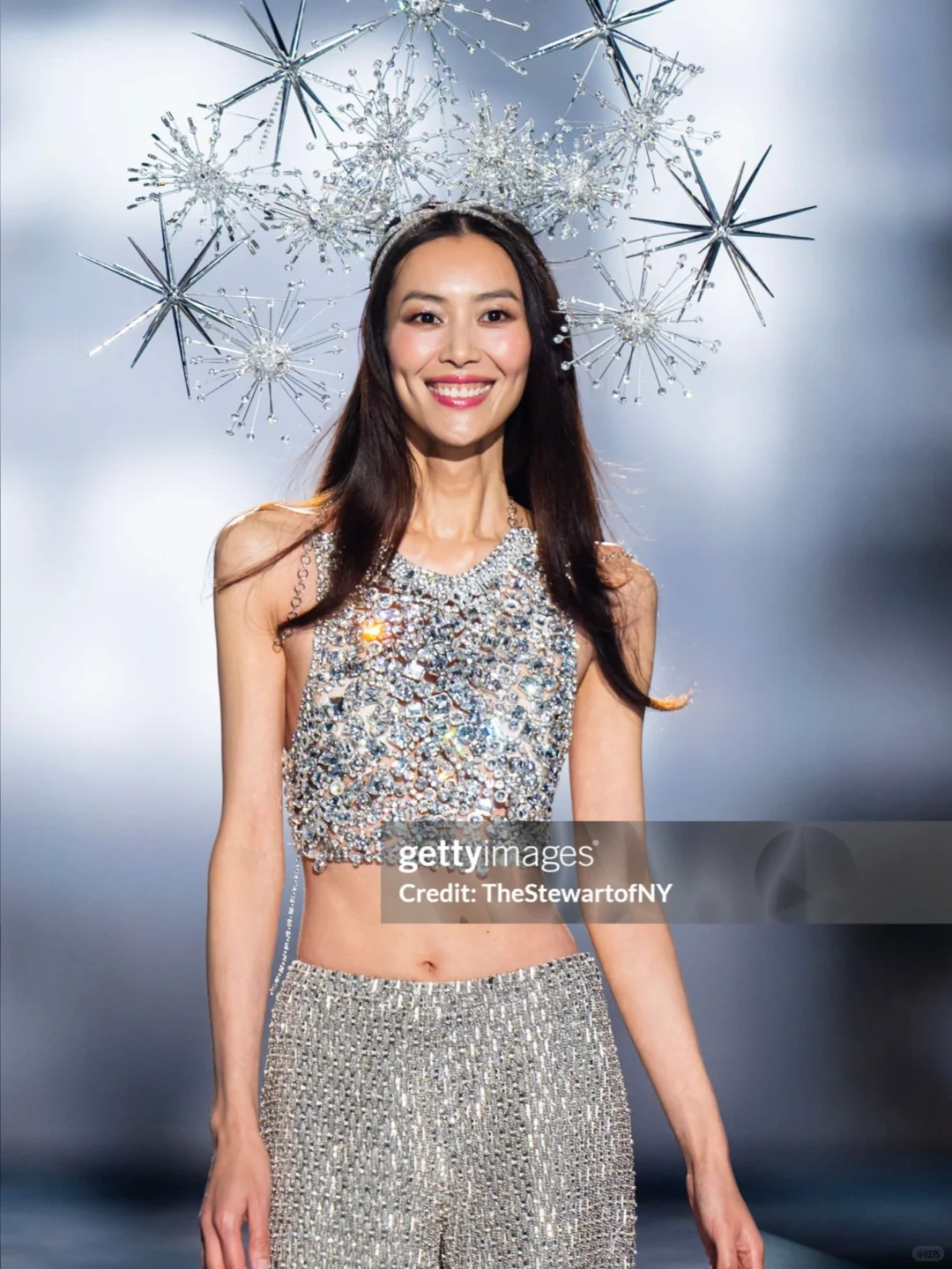 刘雯 超模的两套维密look 撑起30斤秀服