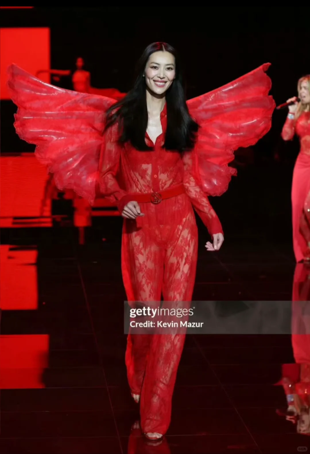 刘雯9登维密!这波太顶