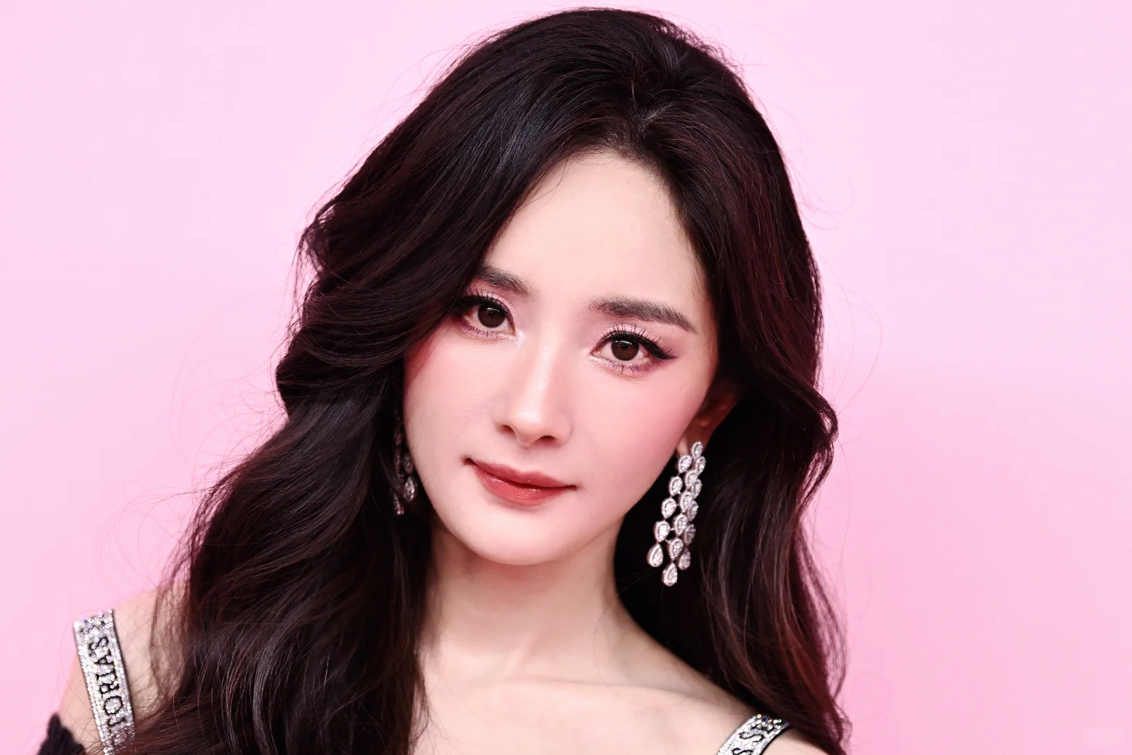 杨幂仅调色生图 好权威的脸