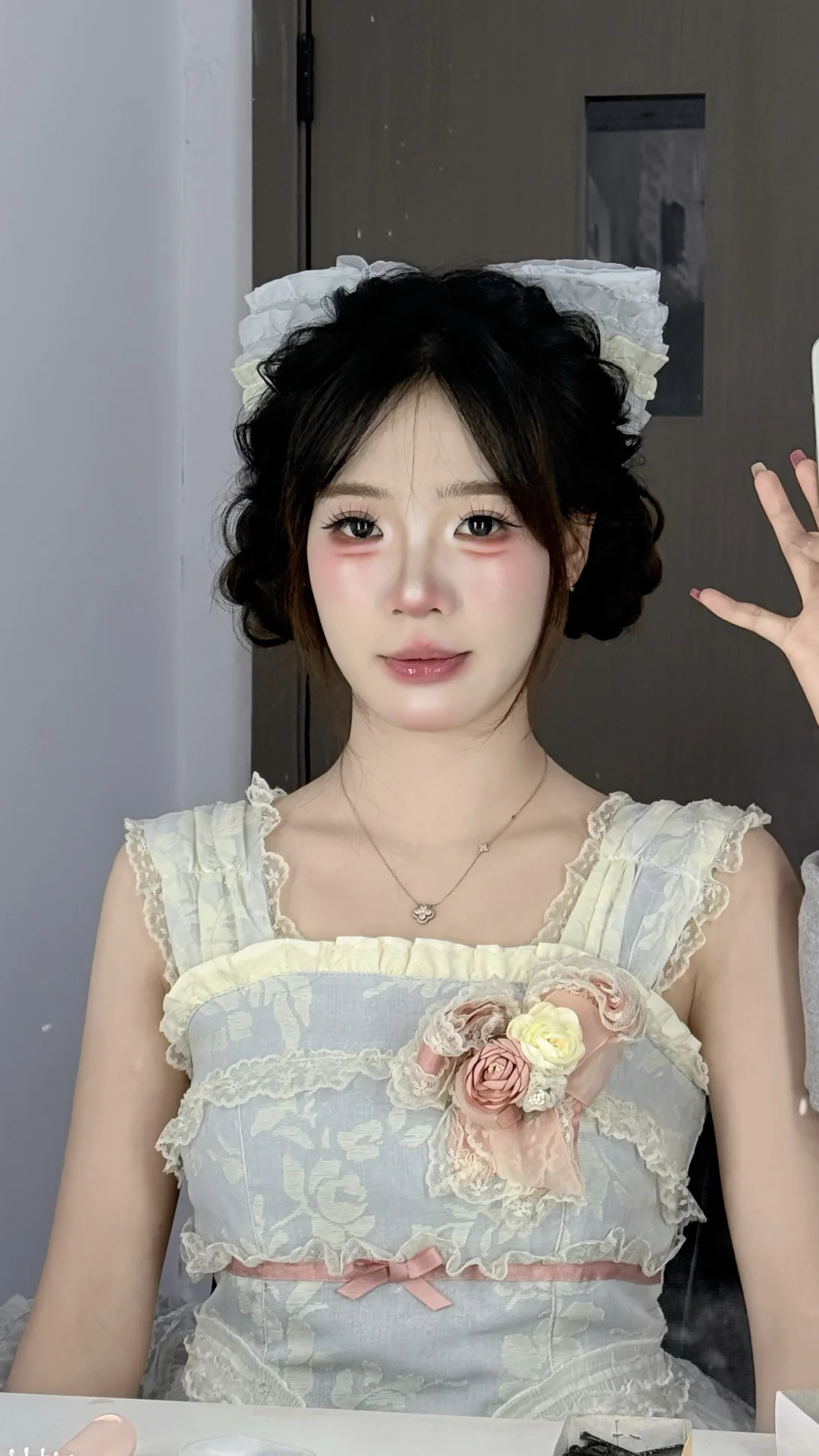 主播上镜甜妹水光肌妆容