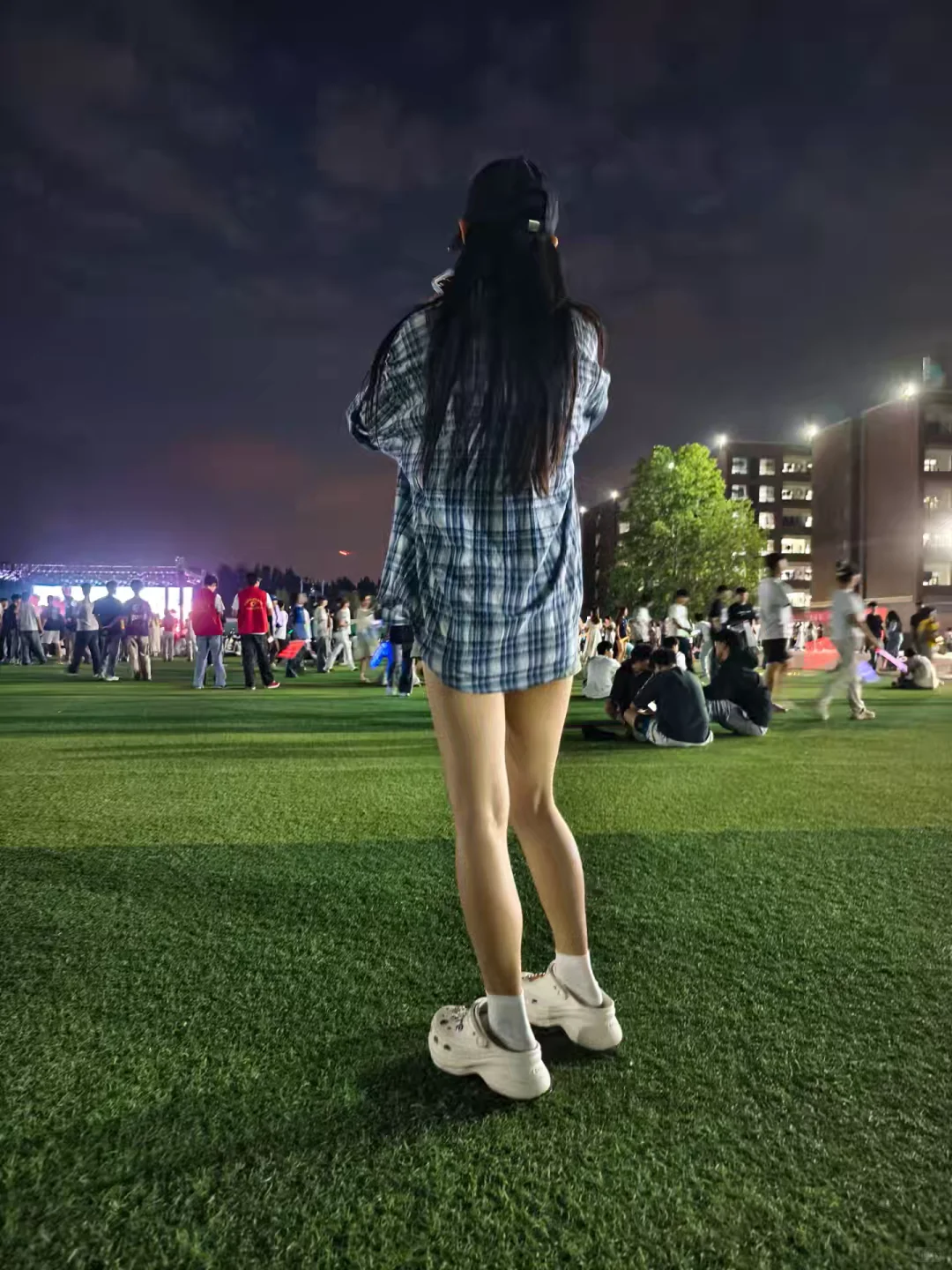 校园的晚上，操场真的太出片了
