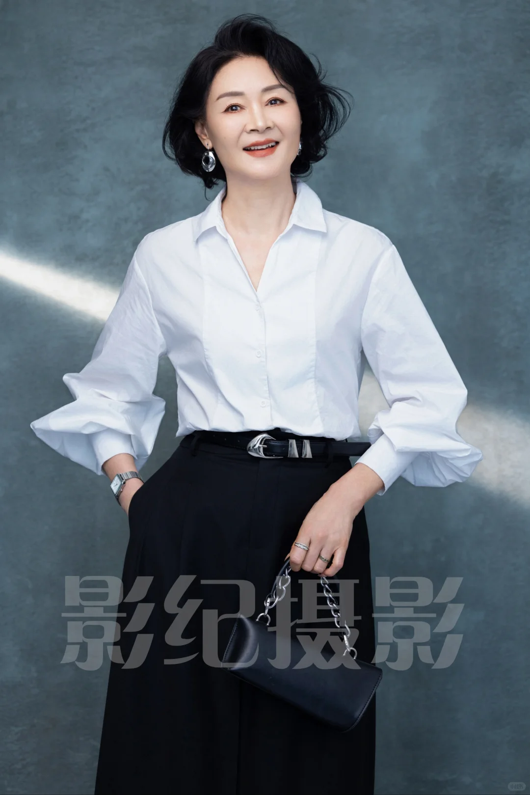 70 岁姐姐的白衬衣肖像写真简约高级吗