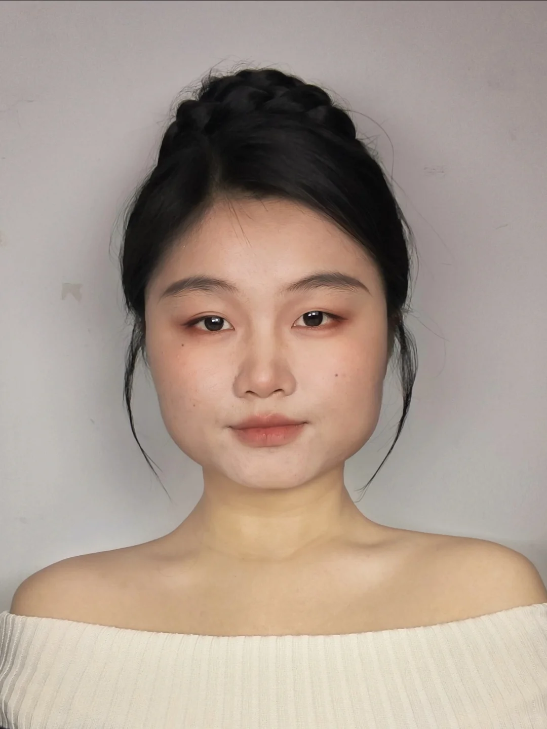 方圆脸真的很适合把头发盘起来😭😭