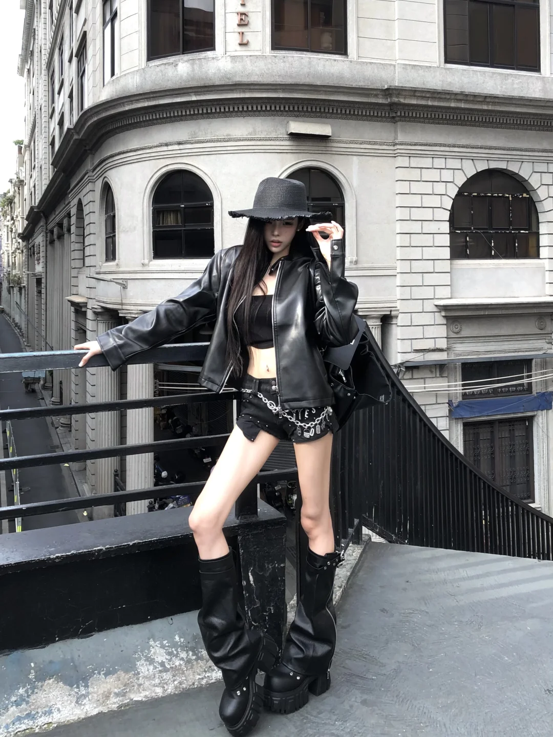 🎼𝑶𝒏 𝒕𝒉𝒆 𝒃𝒓𝒊𝒅𝒈𝒆~