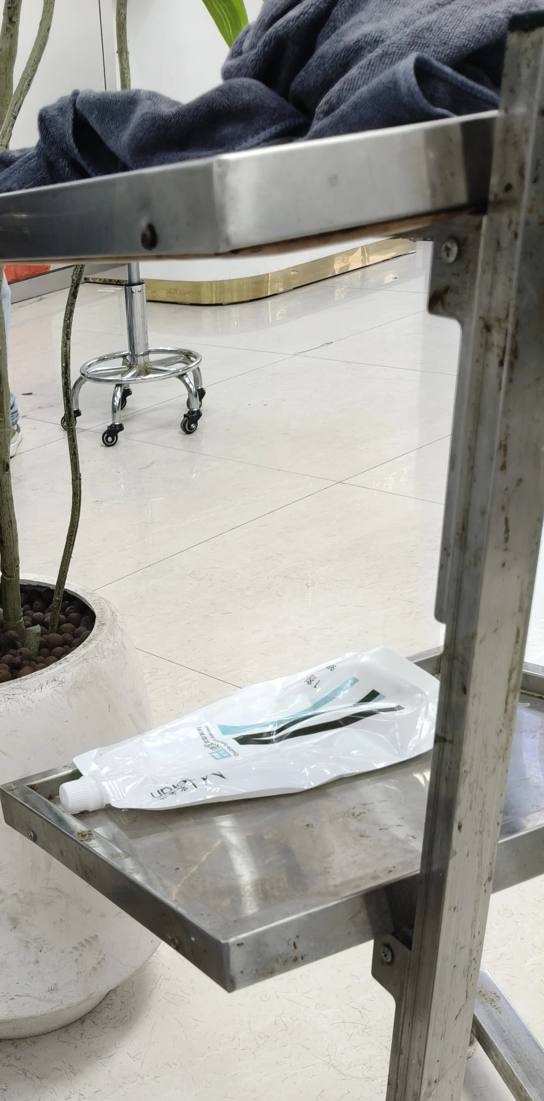 这种烫发膏是不很垃圾啊