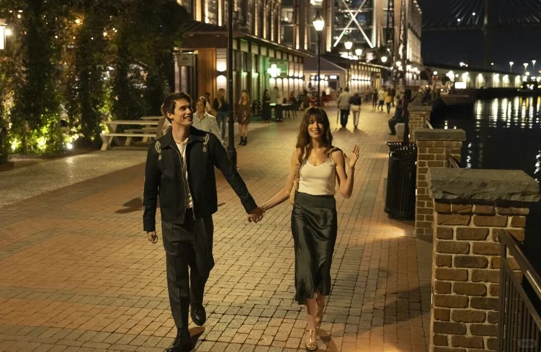 安妮·海瑟薇,为艺术献身的3部大尺度电影