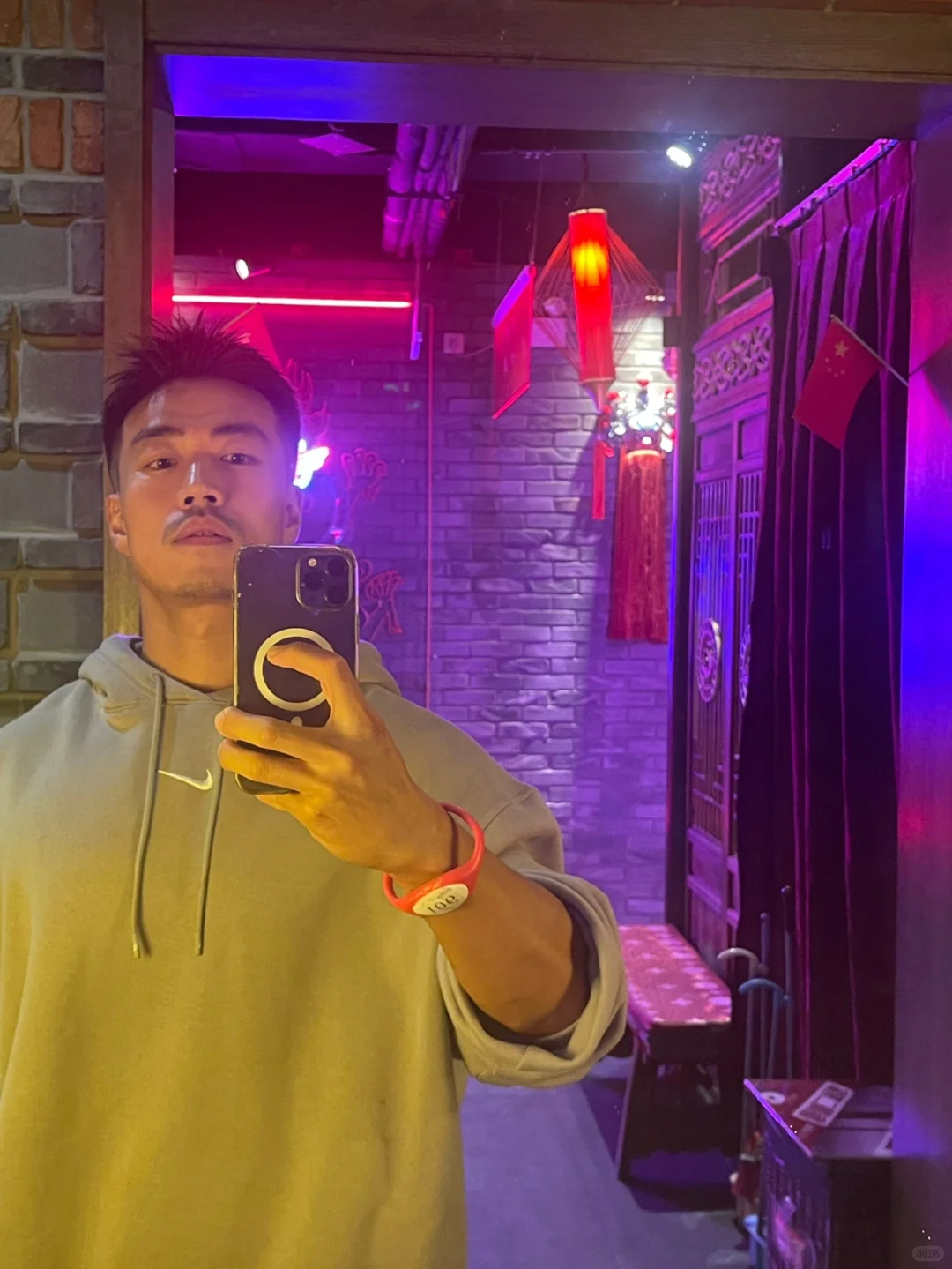 NPC追我的时候，不怕，拍一张啊！