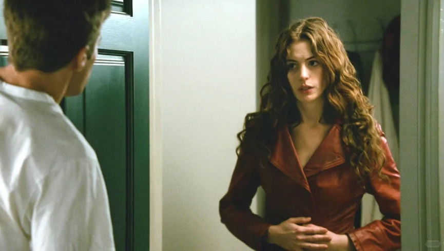 安妮·海瑟薇,为艺术献身的3部大尺度电影