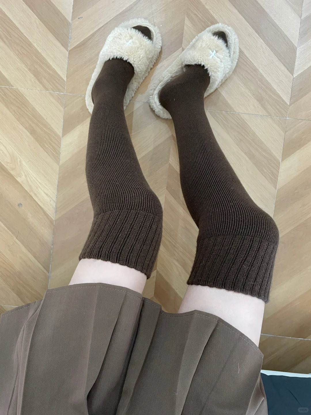 我发现了新穿搭（咖色过膝袜太好看啦）